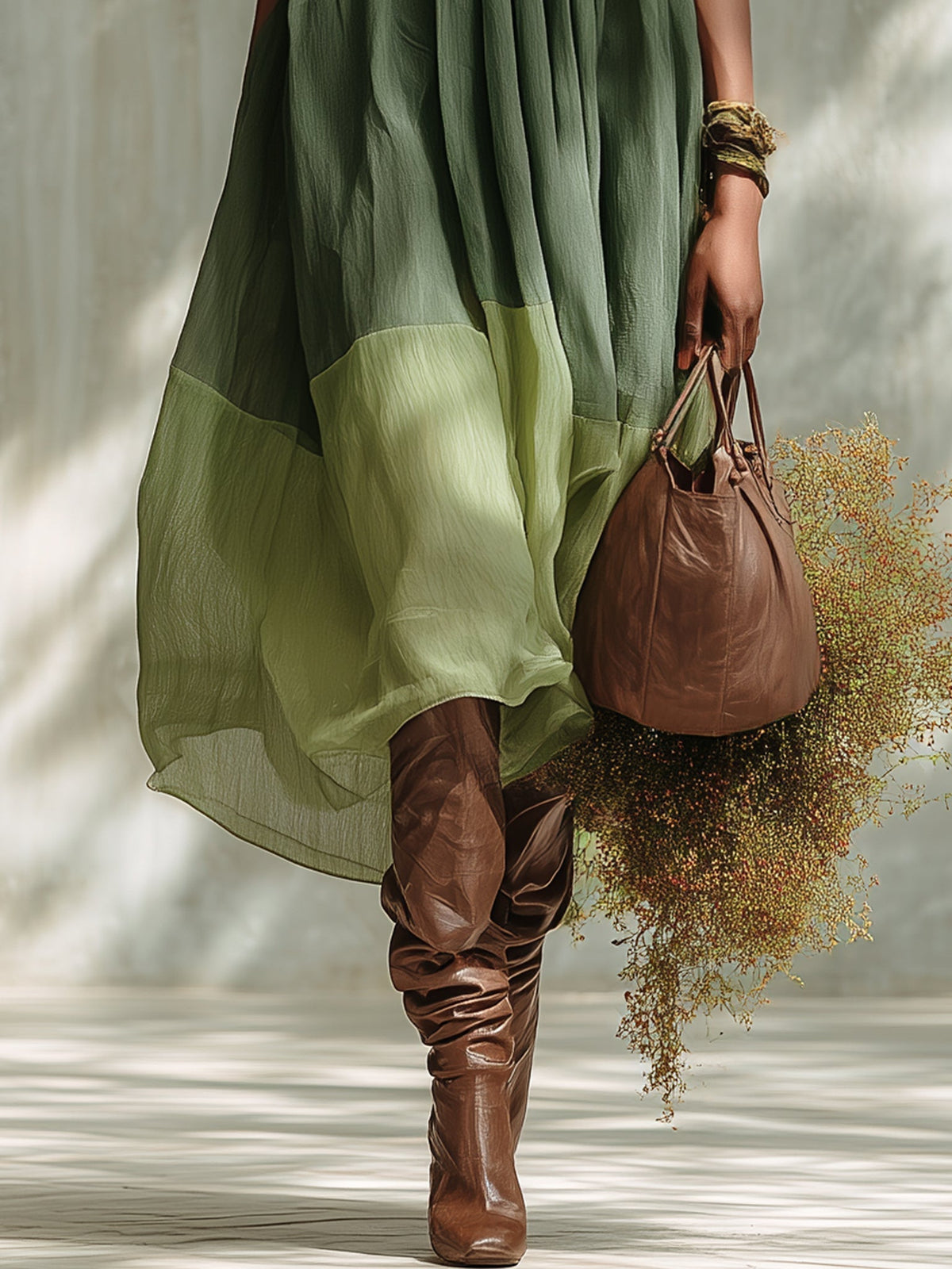 Elegante vestido midi verde de gasa con hombros descubiertos y mangas cortas