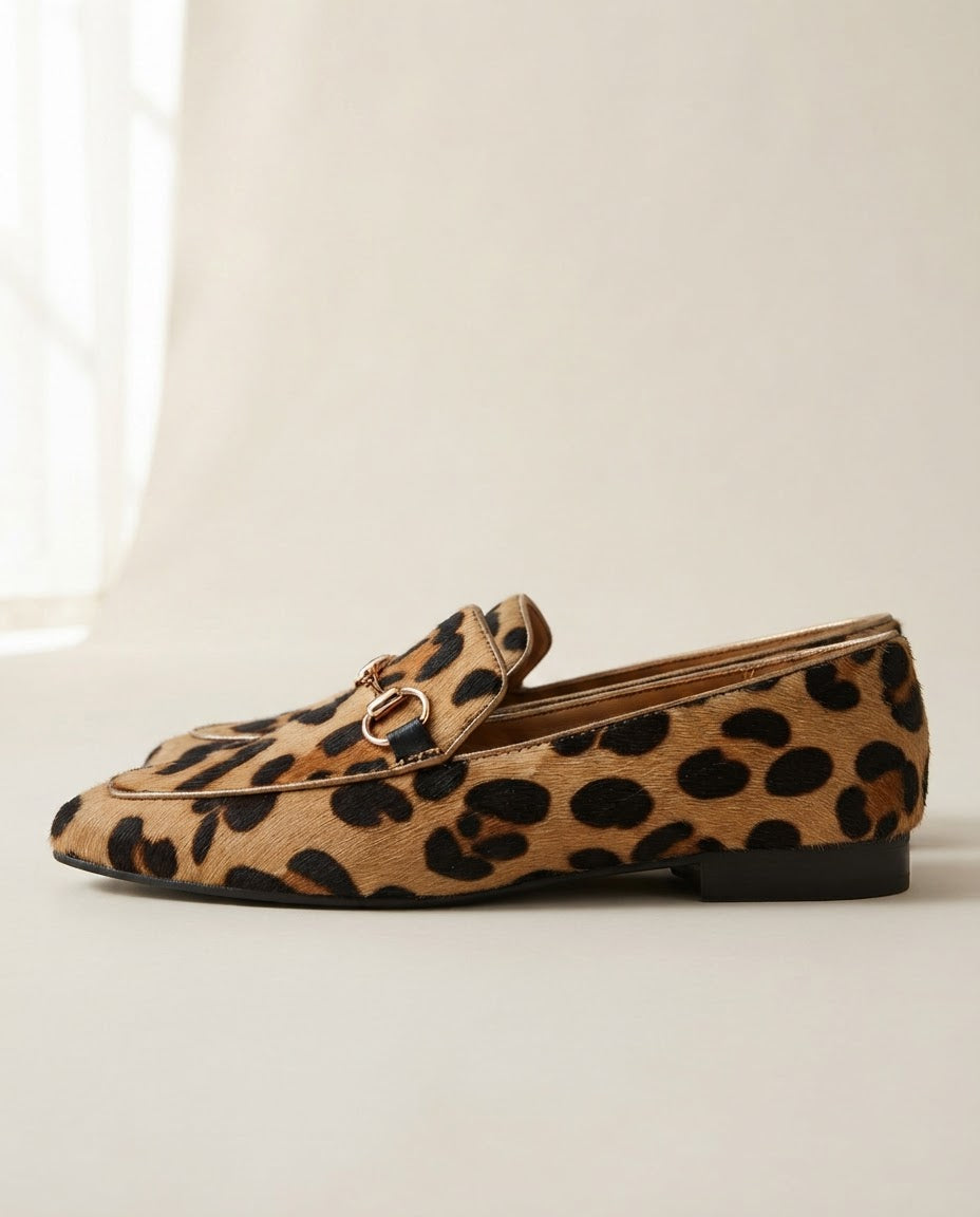 Mocasín Serena — Estampado de Leopardo con Elegante Herraje
