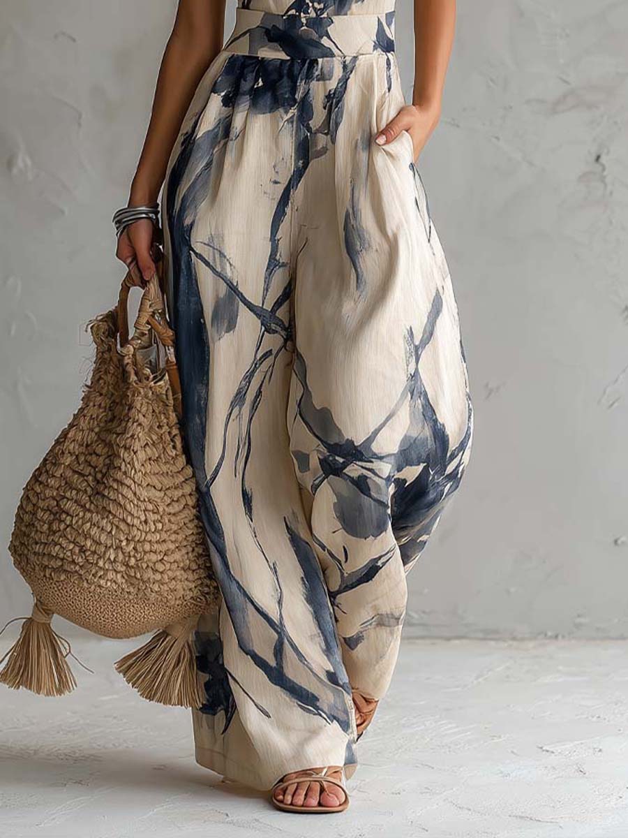 Mono largo con escote halter, estampado efecto tinta degradada, pierna ancha y prácticos bolsillos