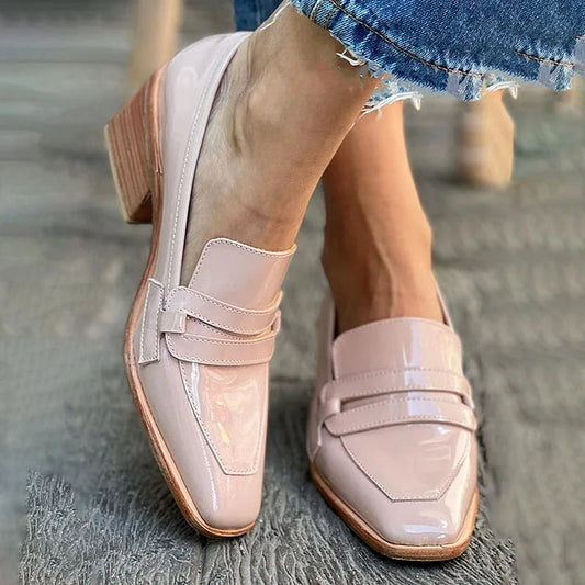 Mocasines Brillantes con Tacón Ancho y Estilo Elegante