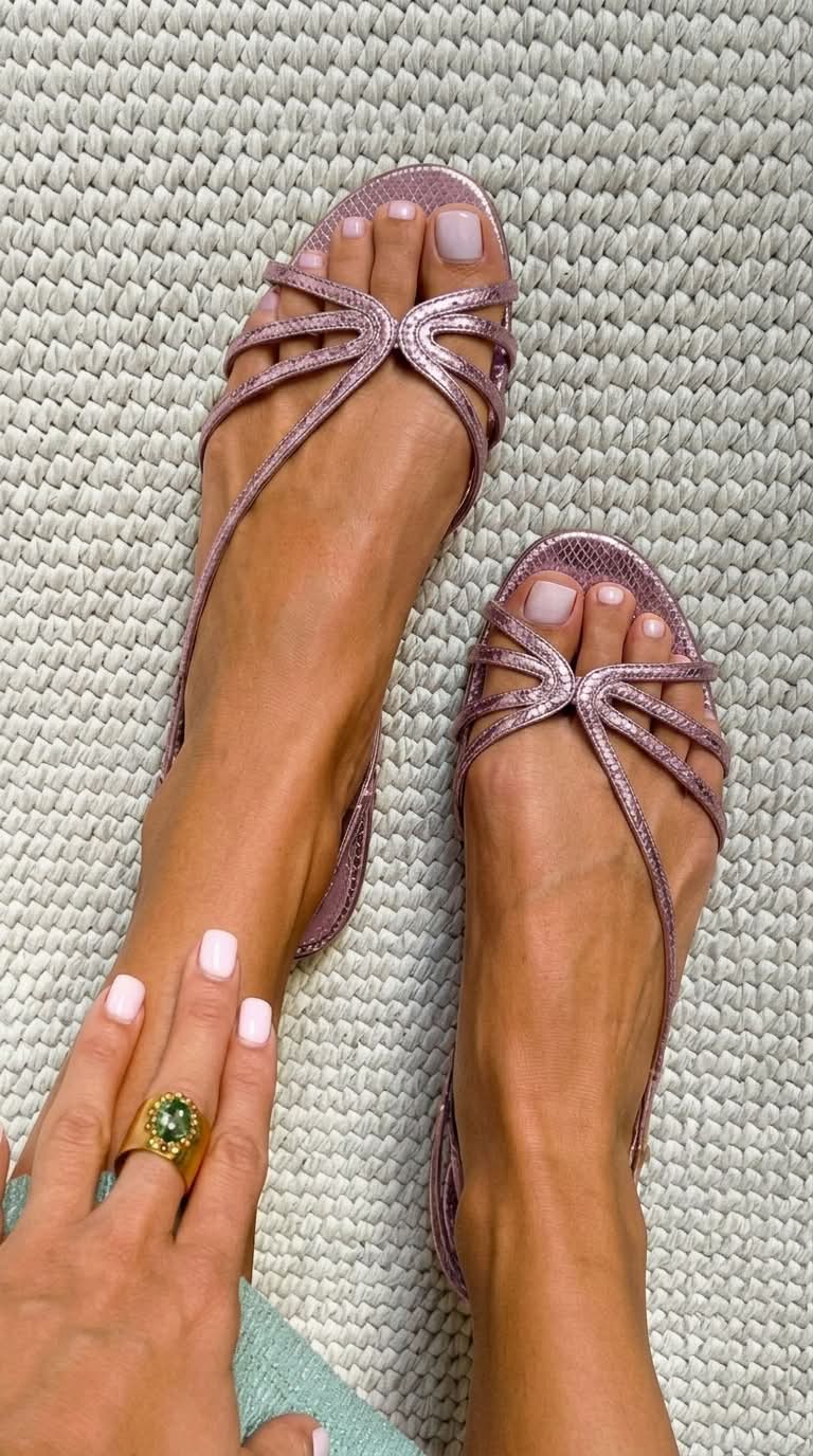 Serafina | Sandalias Doradas – La Esencia del Verano