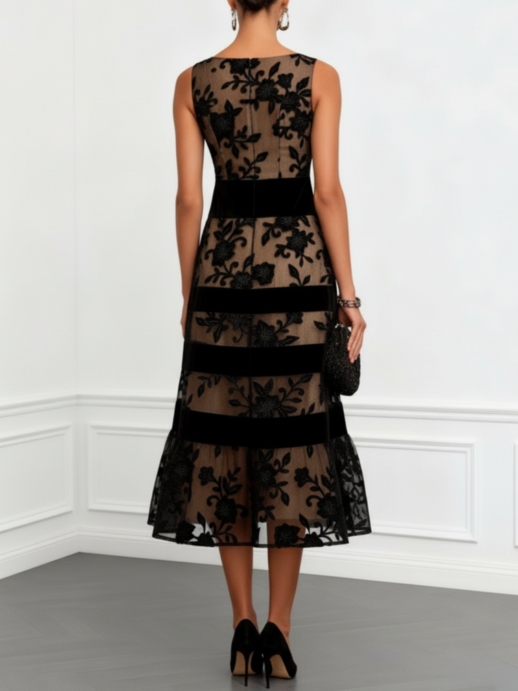 Elegante vestido negro , sin mangas y con sofisticado motivo floral de malla
