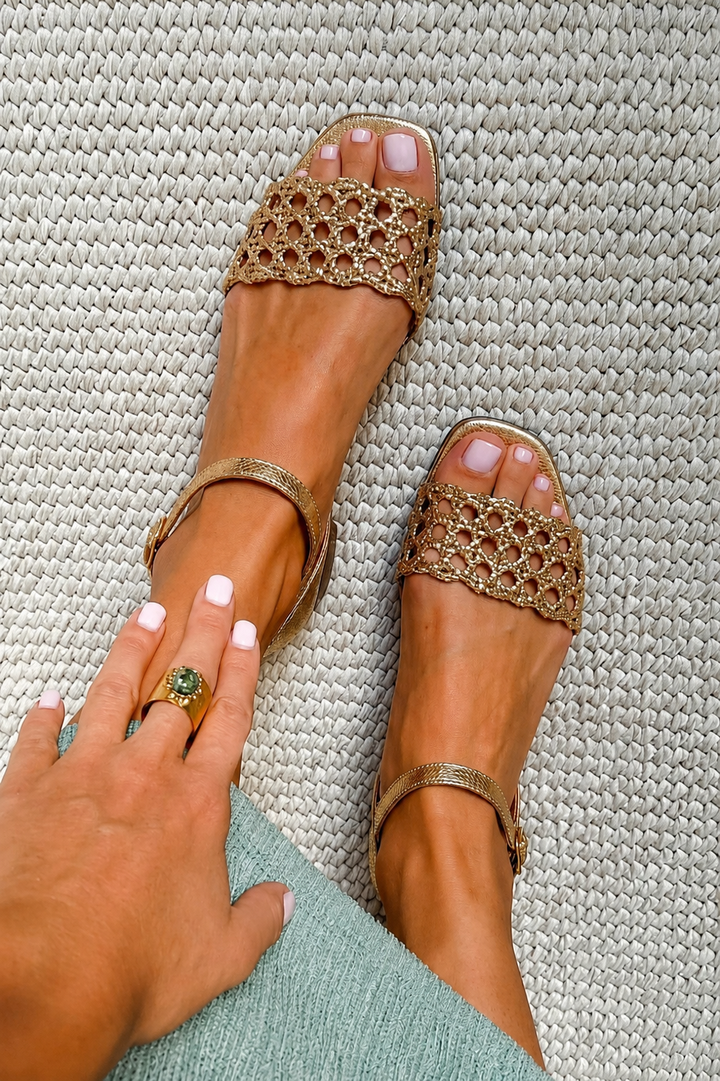 Ginevra | Elegantes Sandalias Doradas Caladas
