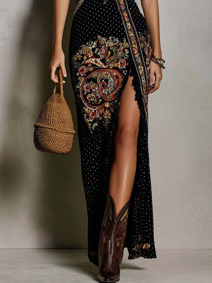 Vestido largo negro con elegante estampado étnico