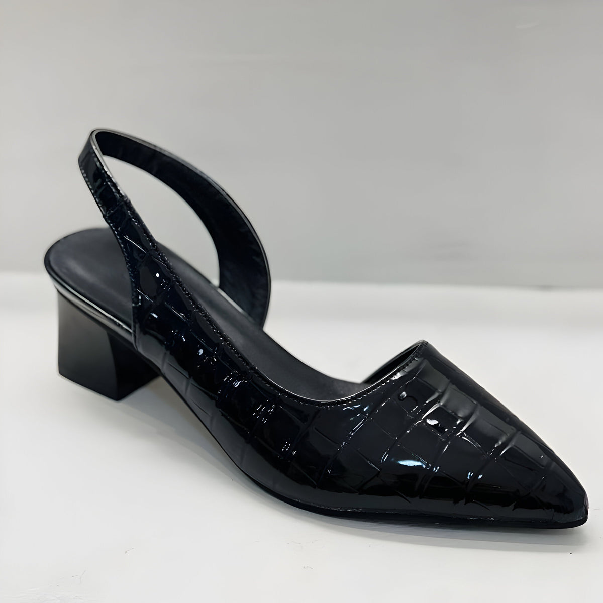 Fiorella | Escote Elegante y Refinado