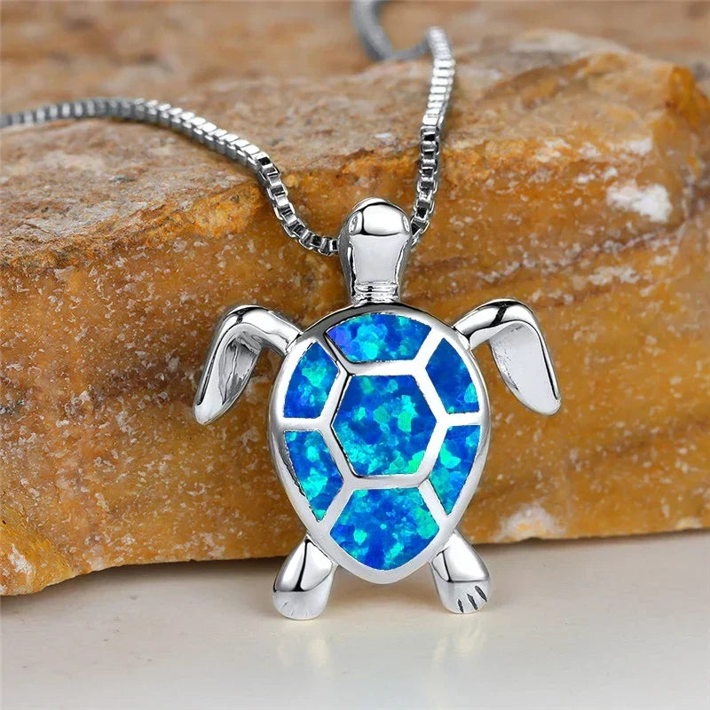 Collar con colgante en forma de tortuga de ópalo verde