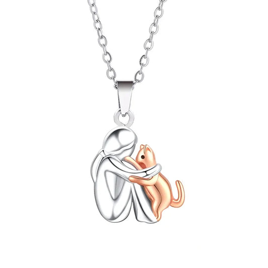 Mujer y Gato | Collar «Amistad Eterna» – Un vínculo especial para lucir