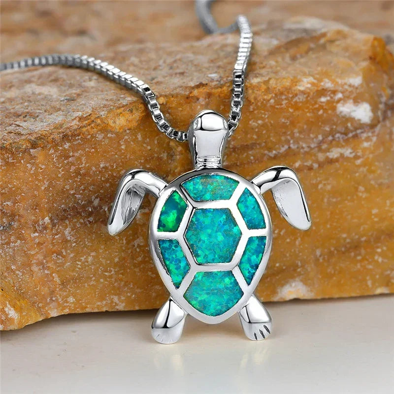 Collar con colgante en forma de tortuga de ópalo verde