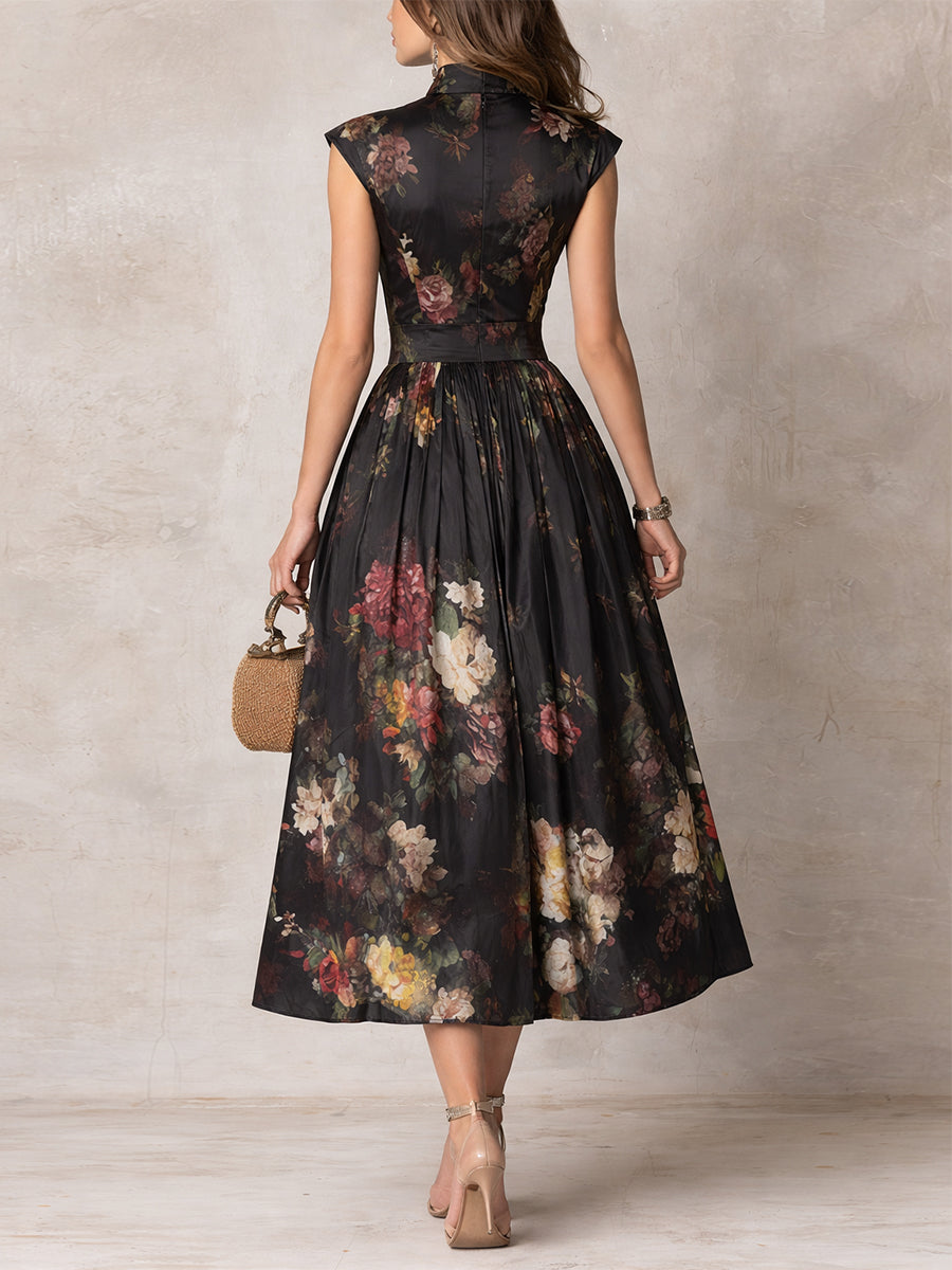 Vestido midi negro de satén con pliegues, estampado floral y elegante escote tipo lágrima
