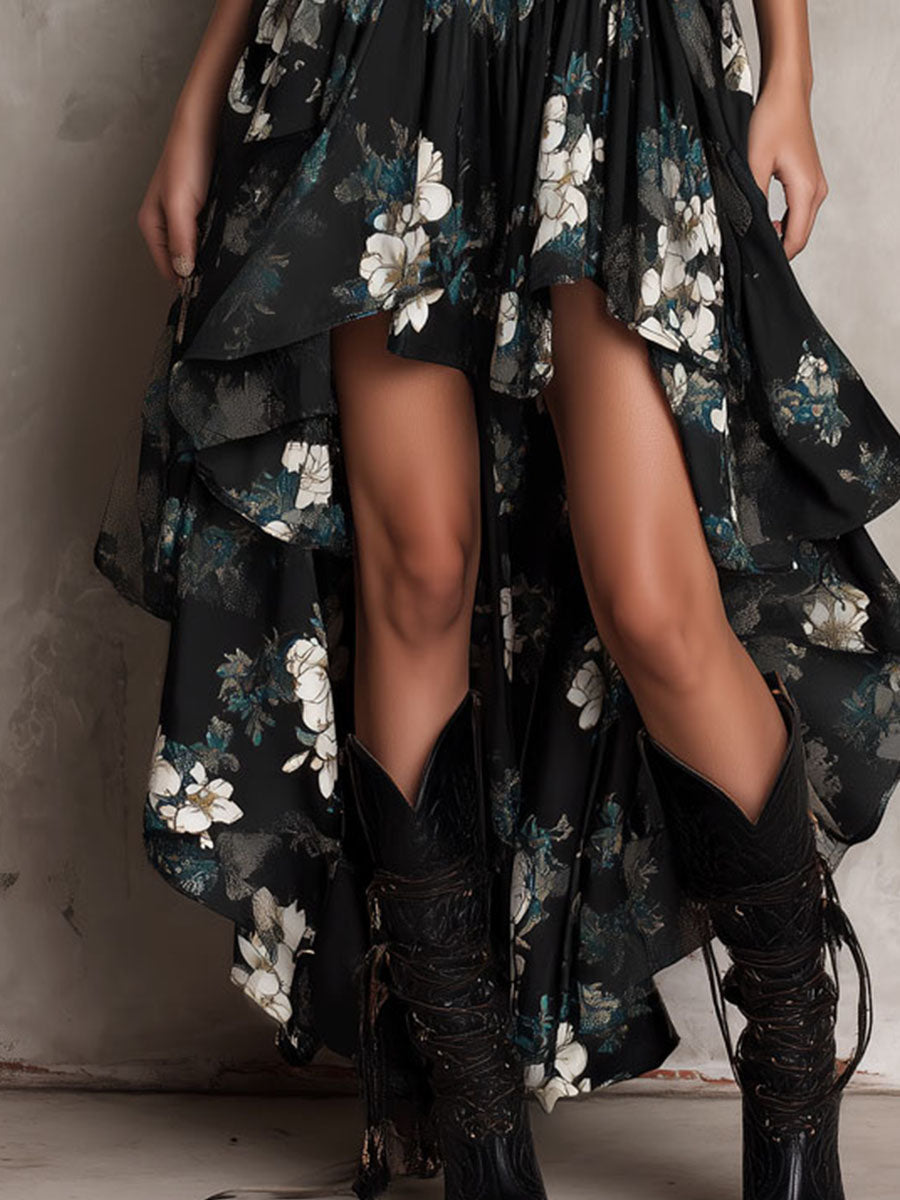 Vestido largo negro boho con estampado floral, sin tirantes y dobladillo asimétrico