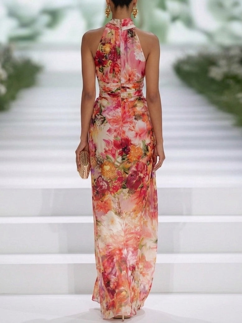 Vestido largo rojo de gasa floral con elegante escote halter y diseño sin mangas
