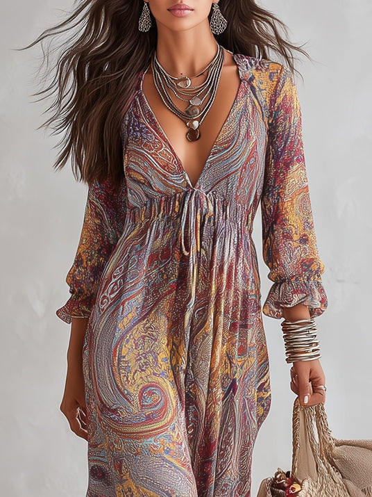 Vestido largo de gasa con elegante estampado paisley, escote en V y refinados detalles fruncidos