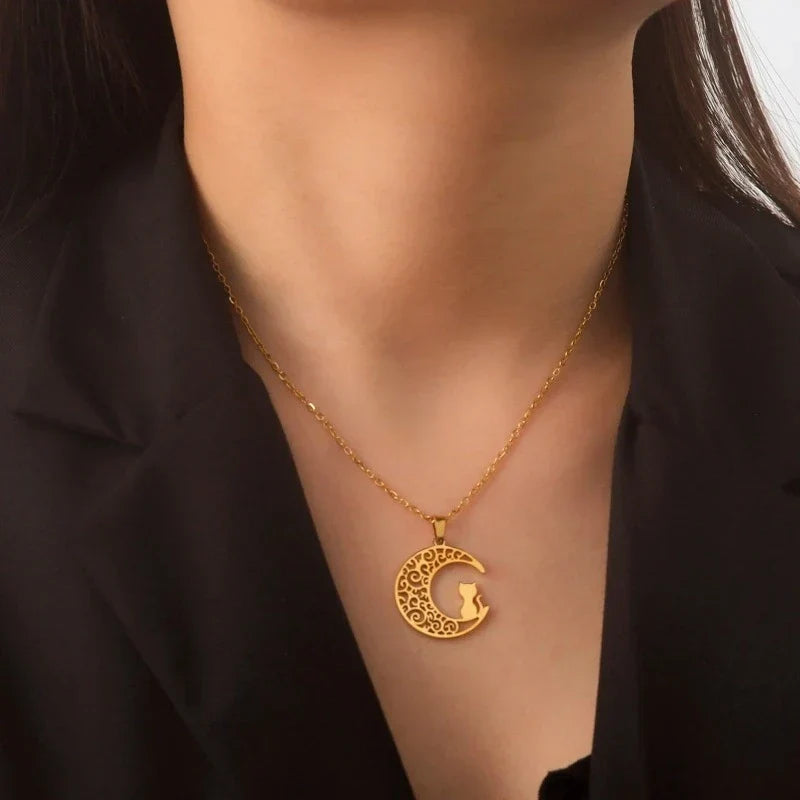 Gato y Luna | Elegante collar con colgante felino