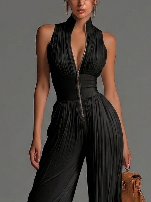 Mono negro de gasa con escote en V, sin mangas, cremallera frontal, detalles plisados y pantalón palazzo elegante
