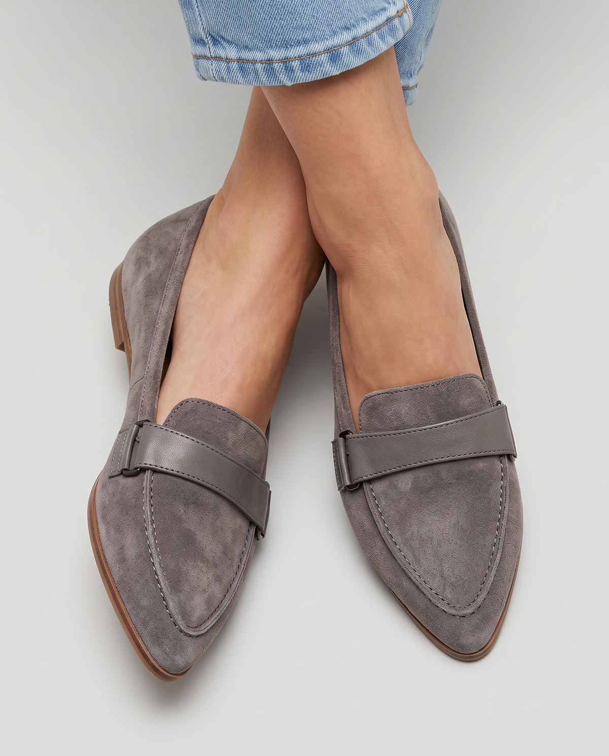 Mocasines de punta con elegante franja en el empeine