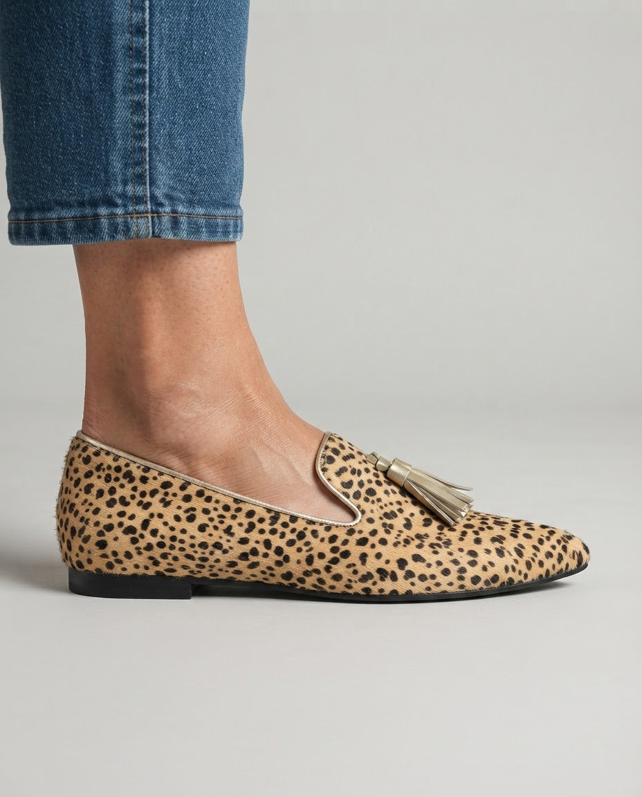 Mocasín Ginevra de Guepardo con Elegantes Borlas Doradas