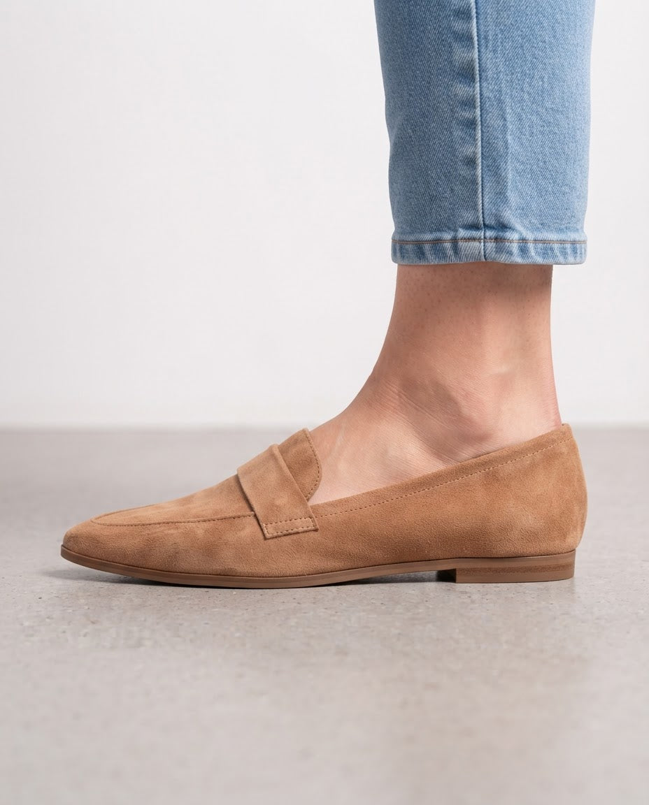Mocasines de punta con elegante franja en el empeine