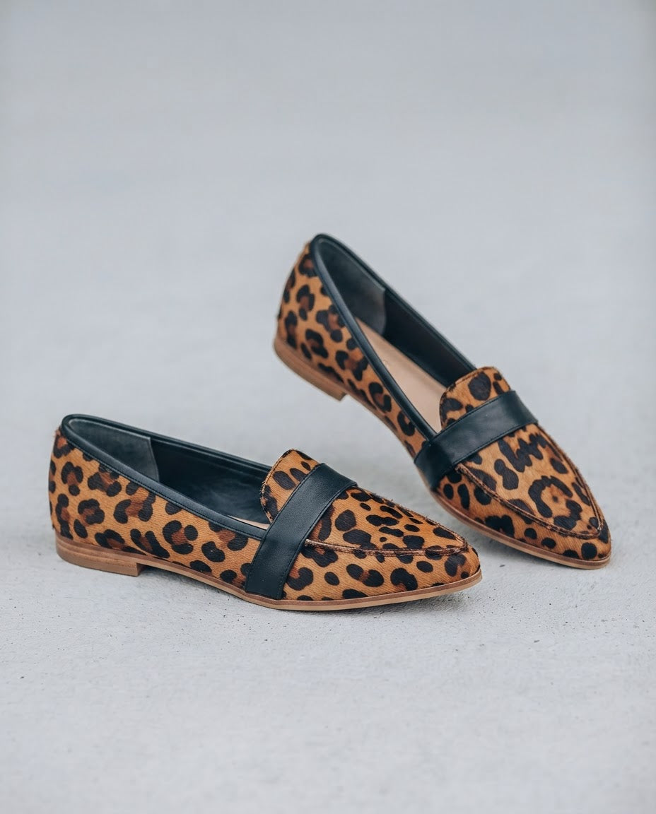 Mocasines de punta con elegante franja en el empeine