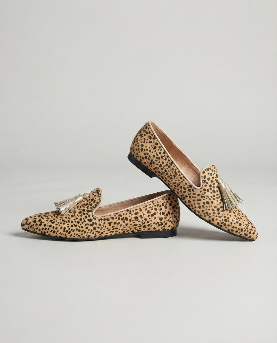 Mocasín Ginevra de Guepardo con Elegantes Borlas Doradas